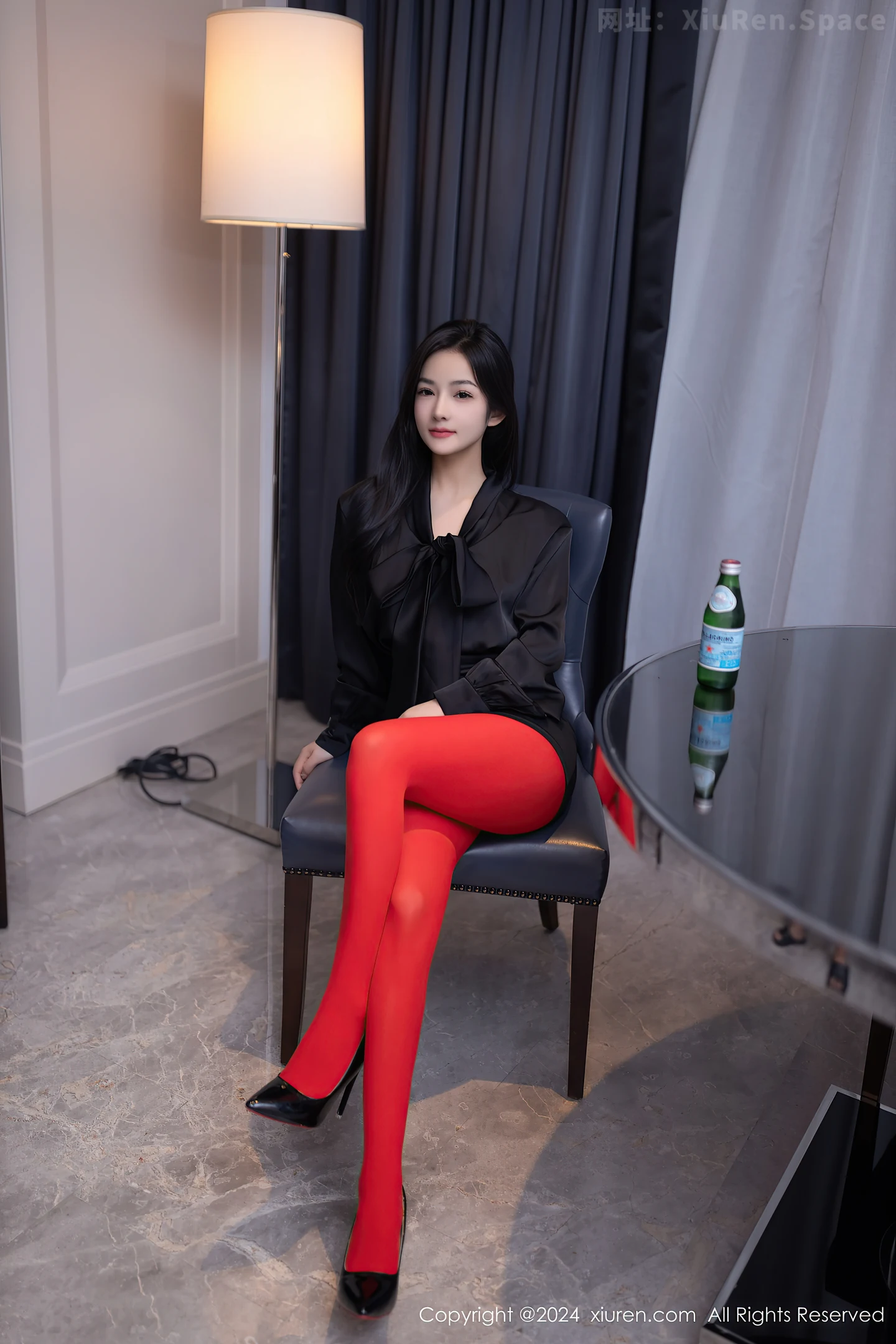 图片[3]-[XiuRen秀人网]VOL.8801 模特谭小灵性感黑色连衣短裙配红色丝袜秀惹火身材撩人诱惑写真80P-秀人网官方网站